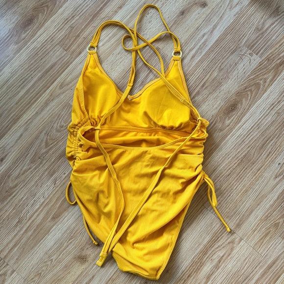 Cute Yellow One Piece - size L - Picture 6 of 12